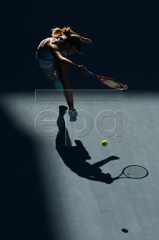 Danielle Collins of the United States in action against Anastasia Pavlyuchenkova of Russia in the women's singles quarter final match on day nine of the Australian Open Grand Slam tennis tournament in Melbourne, Australia, 22 January 2019. EPA-EFE/HAMISH BLAIR AUSTRALIA AND NEW ZEALAND OUT